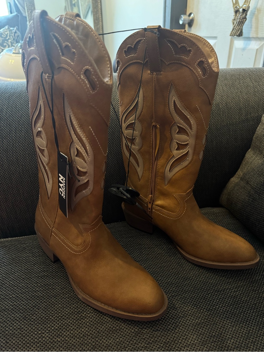 Brand new Cowboy Boots size 6W
